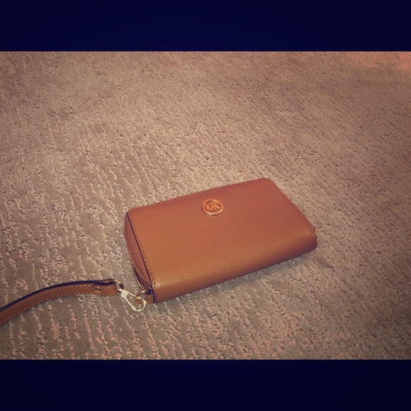 Michael Kors Handbags - Michael Kors purse and matching wallet!!